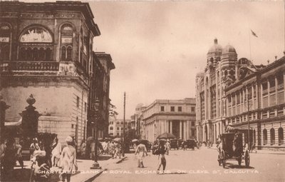 Banca Chartered & Royal Exchange su Cleve St, Calcutta, c1900 da Unbekannt