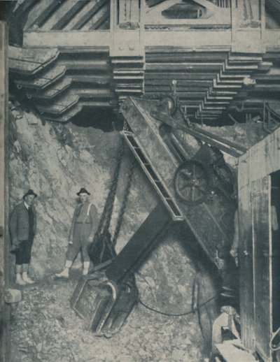 Scavare il cuore di una montagna per un tunnel della città del Colorado, c1935 da Unbekannt