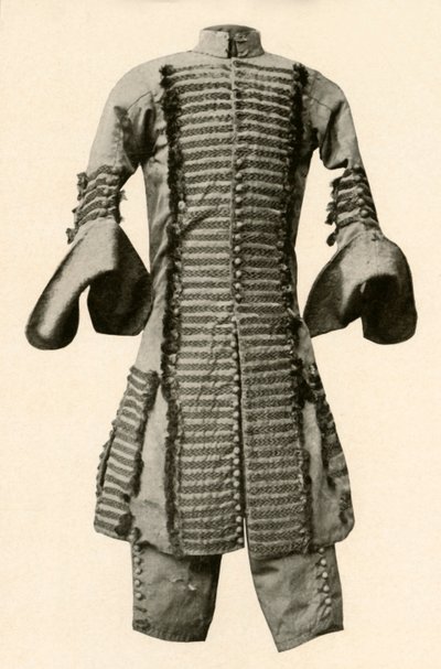 Cappotto e pantaloni di seta decorati con treccia fantasia, c1680, 1937 da Unbekannt