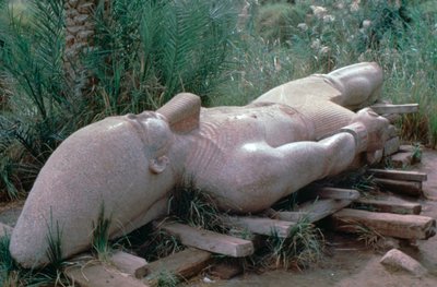 Statua colossale di Ramesse I in situ, Menfi, Egitto, XIII secolo a.C. da Unbekannt