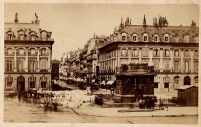 Comune di Parigi (1871) vista da Place Vendome con la colonna distrutta. Fotografia. Stampa su cartone Dim. 10,4x6,2 cm da Unbekannt