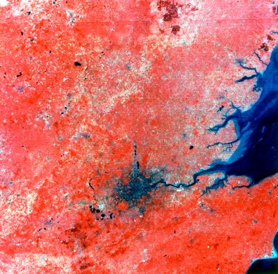 Fotografia composita di Londra scattata da Landsat 2 da Unbekannt