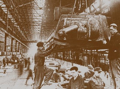 Costruzione dei carri armati T-34 alla fabbrica Kirov a Chelyabinsk da Unbekannt