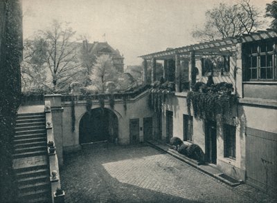 Cortile di casa privata, 13 Boulevard Des Invalides, Parigi. Modifiche di Paul Huillard, c1927 da Unbekannt