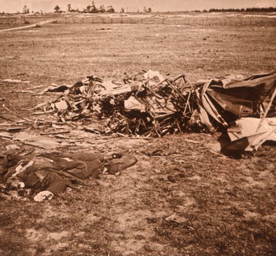 Aereo precipitato, Sainte-Marie-à-Py, Francia settentrionale, c1914-c1918 da Unbekannt
