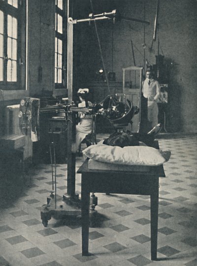 Crookes, Röntgen e Finsen - Utilizzando il meraviglioso apparato a raggi X, c. 1925 da Unbekannt