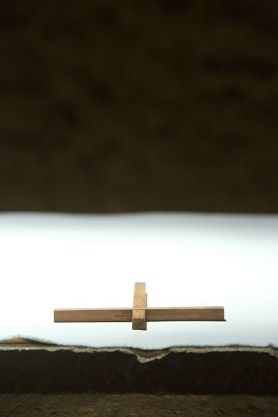 Croce su un altare. Comunità di Taizé, Taizé, Francia da Unbekannt