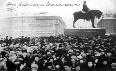 Folle in Piazza Znamenskaya, Pietrogrado, Russia, Rivoluzione di febbraio, 1917 da Unbekannt
