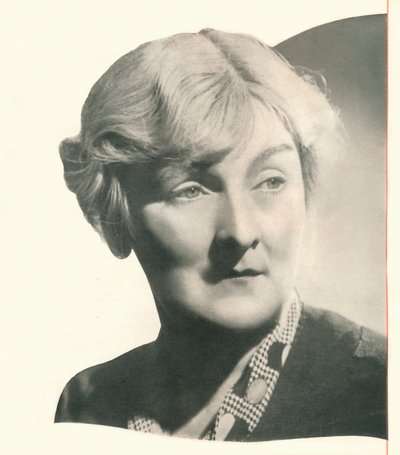 Chiamata alla ribalta per Sybil Thorndike Un cocktail in cui Booths gioca un ruolo principale riceve un entusiasta da Unbekannt