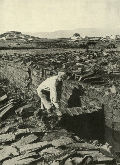 Taglio delle torbe, c1948 da Unbekannt