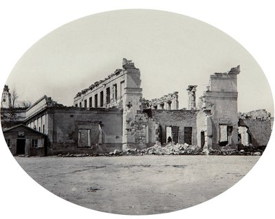 Edificio danneggiato a Sebastopoli dopo la guerra di Crimea, Crimea, 1850s da Unbekannt