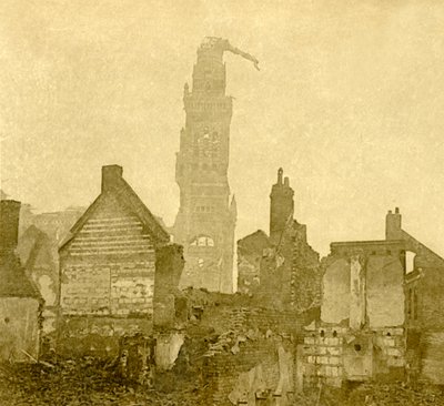 Guglia danneggiata di Notre-Dame de Brebières, Albert, Francia settentrionale, c1915-c1918 da Unbekannt