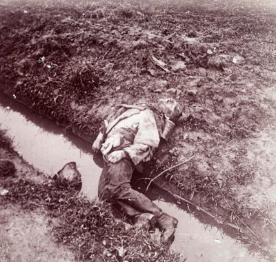 Soldato tedesco morto, Ypres, Fiandre, Belgio, c1914-c1918 da Unbekannt