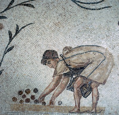 (dettaglio) di un mosaico romano che mostra la raccolta della frutta, 2° secolo da Unbekannt