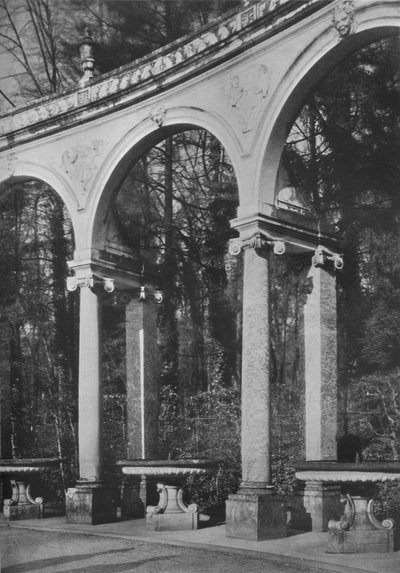 Dettaglio di colonnato e fontane, Tempio della Musica, Versailles, Francia da Unbekannt