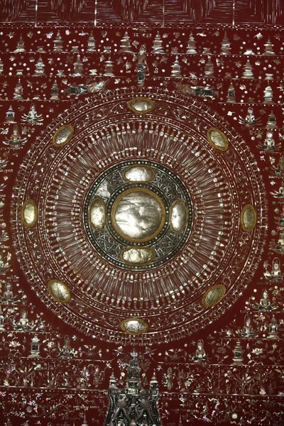Ruota del Dharma nel Wat Chedi Luang, Chiang Mai, Thailandia da Unbekannt