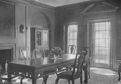 Sala da pranzo, vista verso la terrazza del giardino, casa di Mrs WK Vanderbilt, New York City, 1924 da Unbekannt
