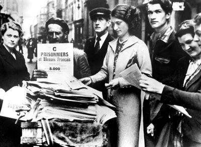 Distribuzione delle prime liste ufficiali di feriti e catturati francesi, Parigi, 25 luglio 1940 da Unbekannt