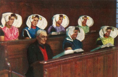 Donne olandesi in abiti tradizionali in chiesa, c1928 da Unbekannt