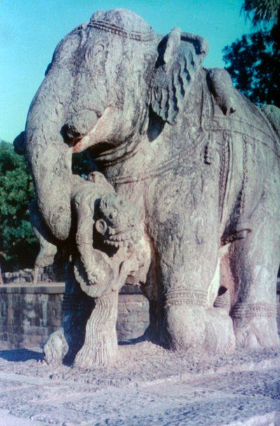 Scultura di elefante, Khajuraho, India, c. 950-1050, XX secolo da Unbekannt