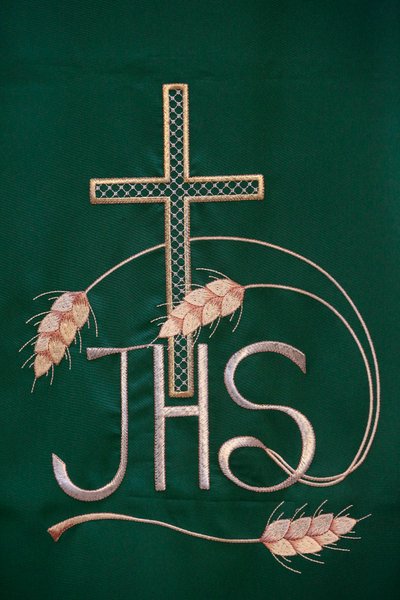 Ricamo nella chiesa di Maria SS. Assunta: cristogramma o monogramma di Gesù Cristo, Galatone, Italia da Unbekannt