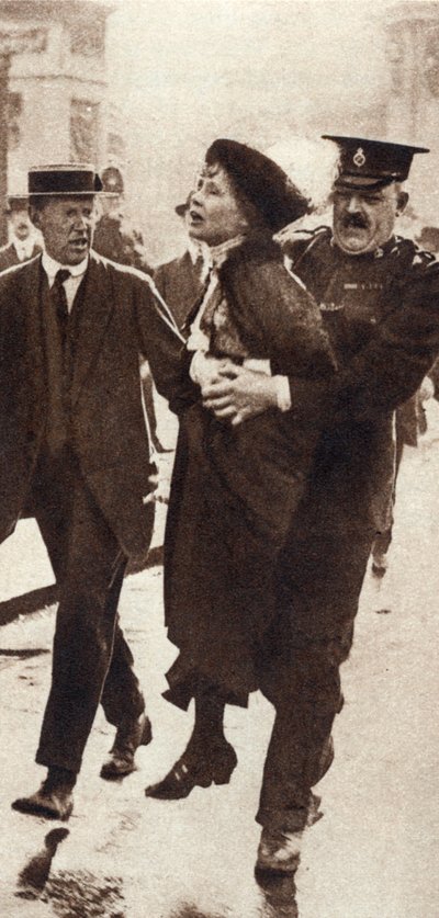 Arresto di Emmeline Pankhurst da parte del Sovrintendente Rolfe fuori da Buckingham Palace, Londra, maggio 1914 da Unbekannt