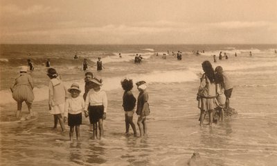Bambini che fanno il bagno, c1900 da Unbekannt
