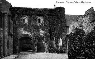 Ingresso al Palazzo dei Vescovi, Chichester, Sussex da Unbekannt