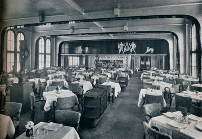 Salone da Pranzo di Prima Classe a bordo della Victoria, 1931 da Unbekannt