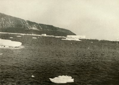 Ghiaccio galleggiante al largo di Capo Adare, c1908, 1909 da Unbekannt