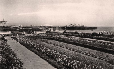 Giardini floreali e il West Pier, Brighton, Sussex, 1938 da Unbekannt