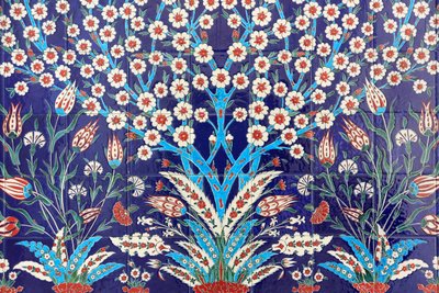 Fiori. Uno degli 80 pannelli di Iznik - piastrelle di ceramica altamente decorate popolari nel XVI secolo - che caratterizzano distintamente gli edifici imperiali e religiosi di Istanbul. Moschea Sheikh Zayed. 1995. Emirato di Abu Dhabi da Unbekannt