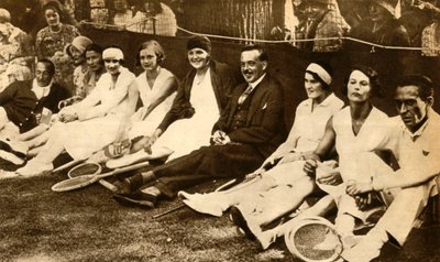 Ex re Manuele II del Portogallo con giocatori di tennis, Gran Bretagna, 1930, 1933 da Unbekannt