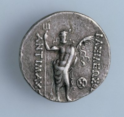 Moneta da quattro dracme, retro raffigurante il dio greco Poseidone che rappresenta il dio indiano Shiva con tridente, dal Regno Greco di Battriana, II secolo a.C. da Unbekannt