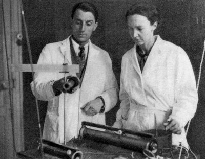 Frédéric Joliot e Irène Joliot-Curie, scienziati francesi, 1935 da Unbekannt