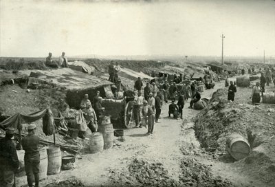 Cucine del servizio di campo francese dietro la linea del fuoco, 1919 da Unbekannt