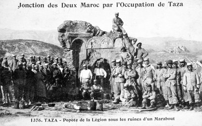 Legione Straniera Francese presso alcune rovine di Marabout, Taza, Marocco, 1904 da Unbekannt