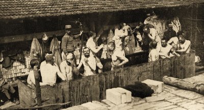 Soldati francesi che si lavano in una casa da bagno da Unbekannt
