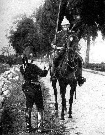 Dragone francese, consegna il passaporto a una sentinella belga, Prima Guerra Mondiale, 1914 da Unbekannt