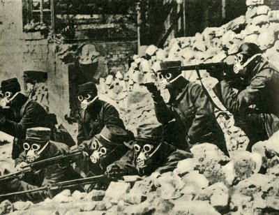 Soldati francesi con maschere antigas, Prima Guerra Mondiale, c1915, c1920 da Unbekannt