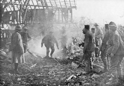 Truppe francesi che usano lanciafiamme per stanare i tedeschi dai loro rifugi, Cantigny, Francia, 1918 da Unbekannt