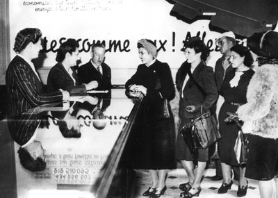 Donne francesi che si arruolano per il lavoro di guerra in Germania, 1940-1944 da Unbekannt