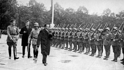 Friedrich Ebert che ispeziona le truppe, Germania, 1922 da Unbekannt