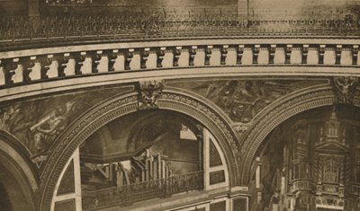 Dalla corona alla base della vasta cattedrale di Londra: la Galleria dei Sussurri, c1935 da Unbekannt