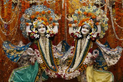 Gaura Nitai murthis nel tempio Krishna-Balaram, Vrindavan, India da Unbekannt