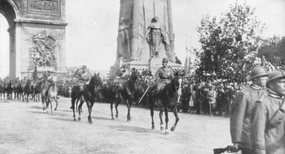 Generale Montuori e truppe italiane durante la parata della vittoria, Parigi, Francia, 14 luglio 1919 da Unbekannt