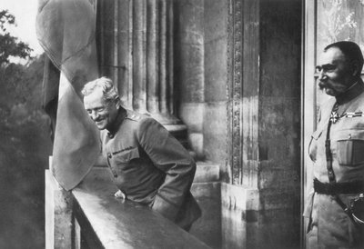 Il generale Pershing sul balcone dell