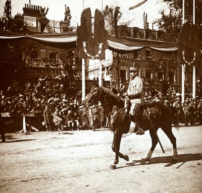 Generale Toulorge alla parata della vittoria, Parigi, Francia, c1918-c1919 da Unbekannt