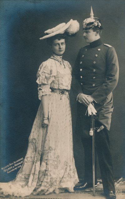 Coppia tedesca. Con uomo in uniforme da cerimonia da Unbekannt