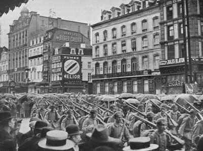 Fanteria tedesca che entra a Bruxelles sotto la pioggia, 1914 da Unbekannt